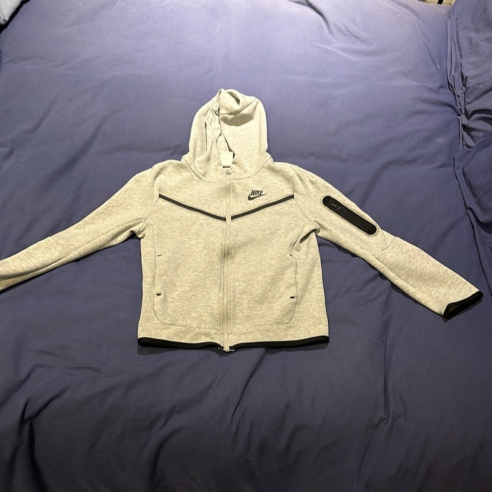 Boys Nike tech fleece